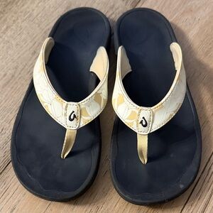 OluKai ohana Women's Sandals white and tan size 9